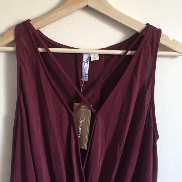 FRANCESCA'S Maroon Criss Cross Drape Tank Top - Picture 2 of 9